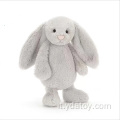 Doll di coniglio grigio grazioso